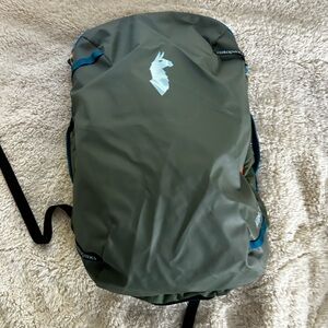Army green Cotopaxi Allpa 35 travel bag.
